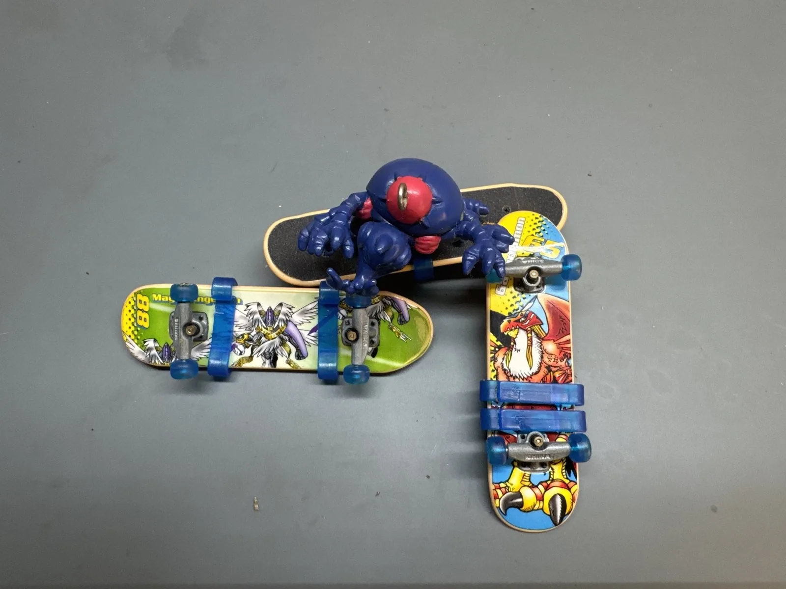 Digimon DX 1999 Bandai Finger Skateboards, Lot of 3 with MegaKabuterimon Figure