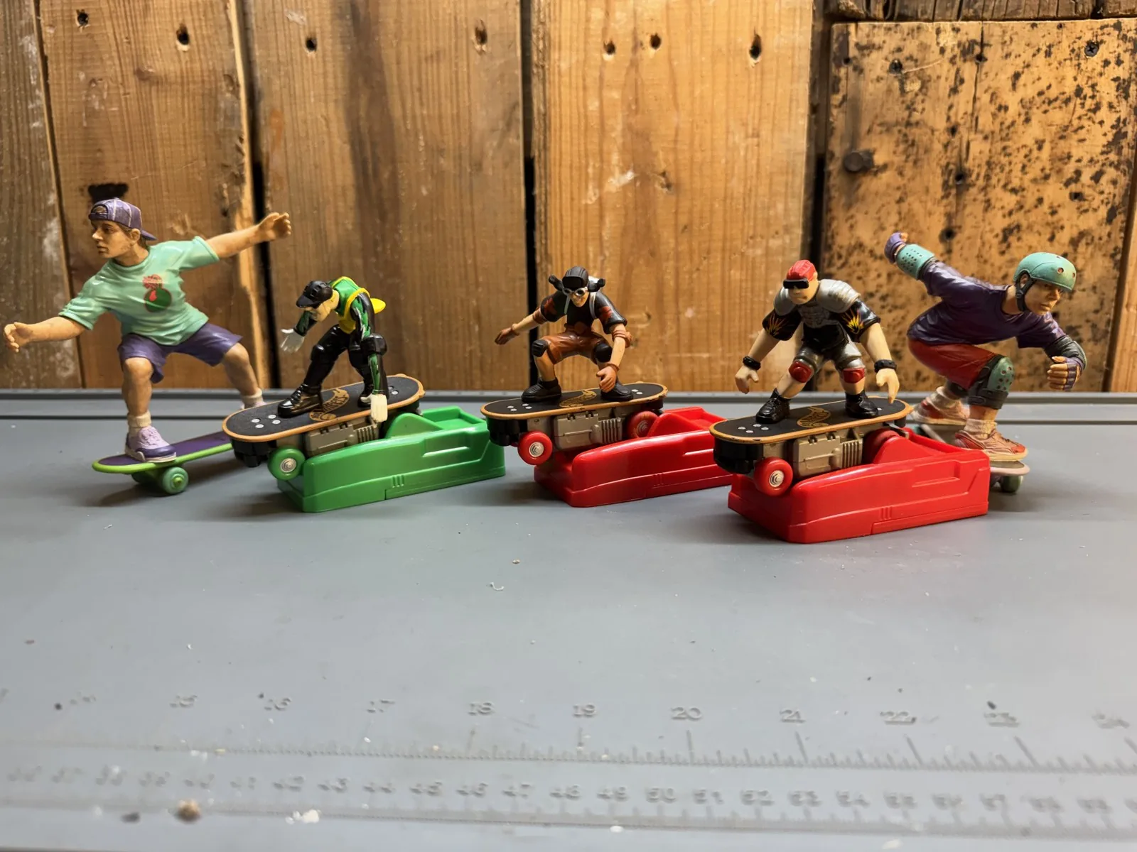 Hot Wheels X-V Xtreme Skateboarders 1999 + Chargers, Pullbax Skaters Lot of 5